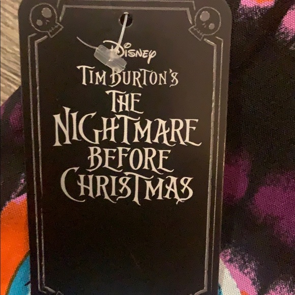 SOLD OUT⭐️3XLScrub V-Neck Top Disney🔥⭐️ - Picture 3 of 8